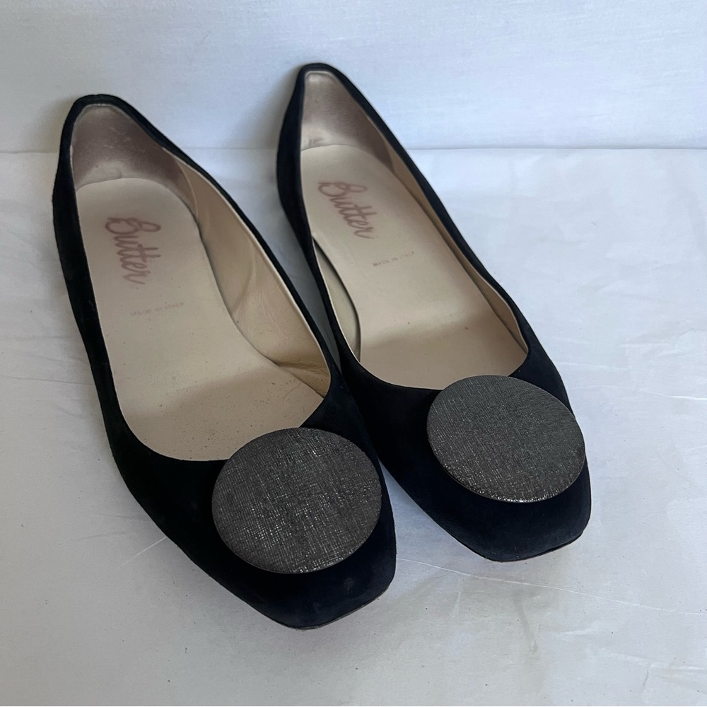 Butter Black and Gray Flats with Elegant Design